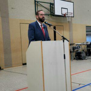 Bildungsminister Gordon Hoffman zu Besuch